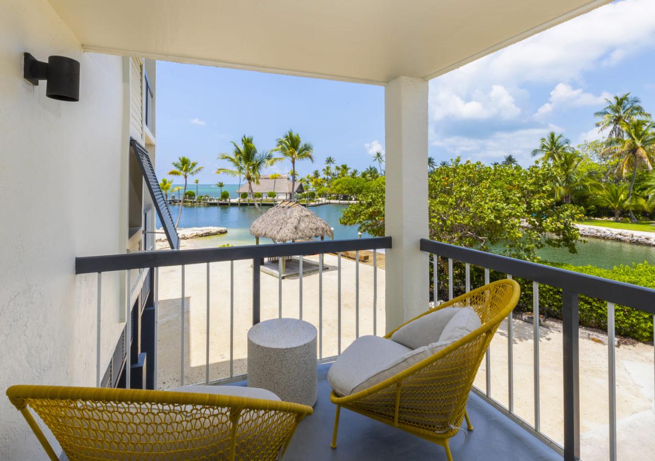 Guest Room, 1 King, Cove Oceanview, Balcony